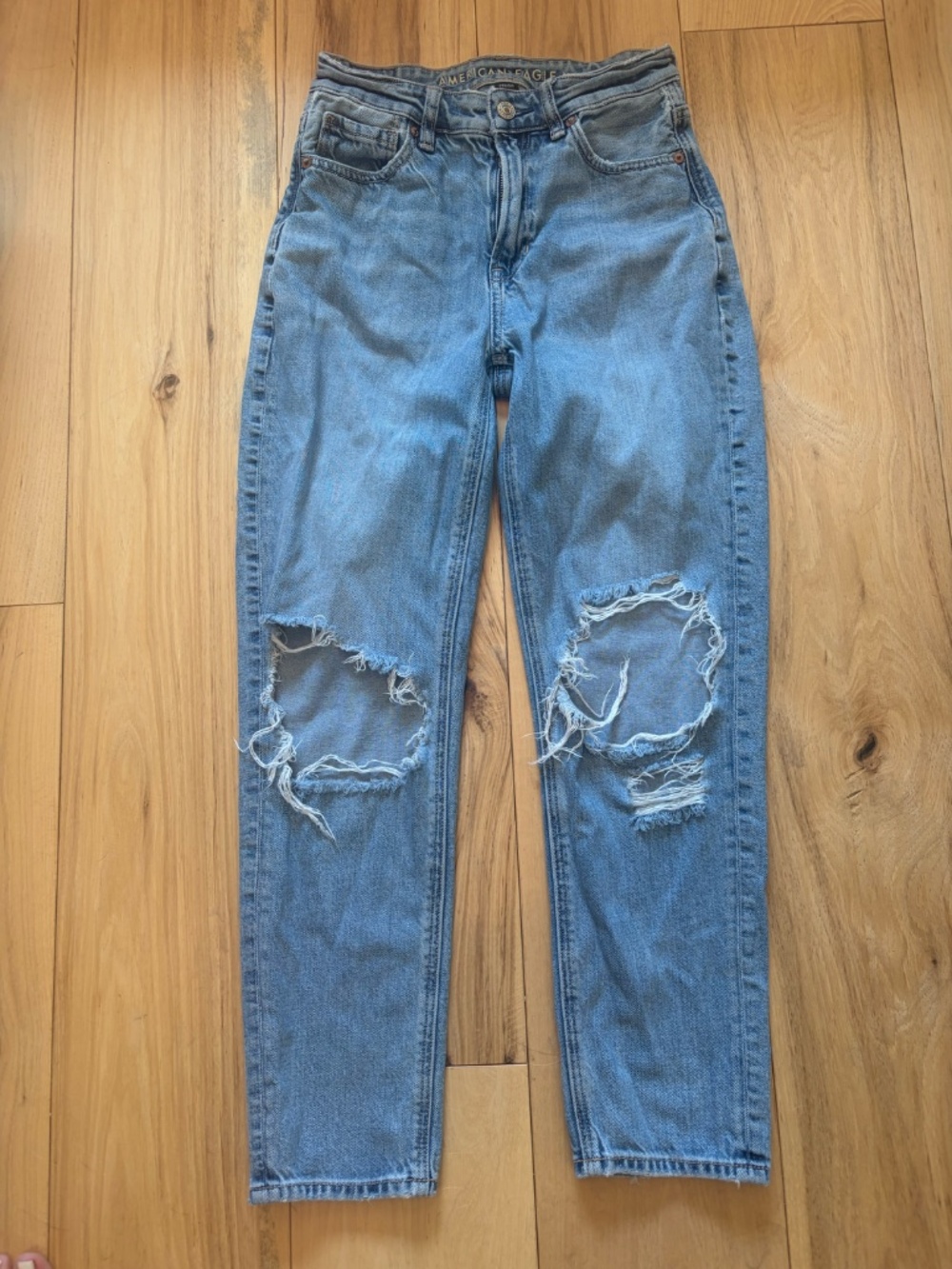 American Eagle Distressed Mom Jeans Light Wash Size 0 Short